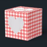 Gingham Vermelho e Branco com Caixa de Favor do Co<br><div class="desc">Coração branca com novos nomes em fundo de gingham vermelho e branco.</div>