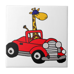 Girafa Funky que conduz o Convertible vermelho