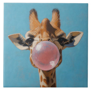 Girafa soprando bolha de chiclete rosa