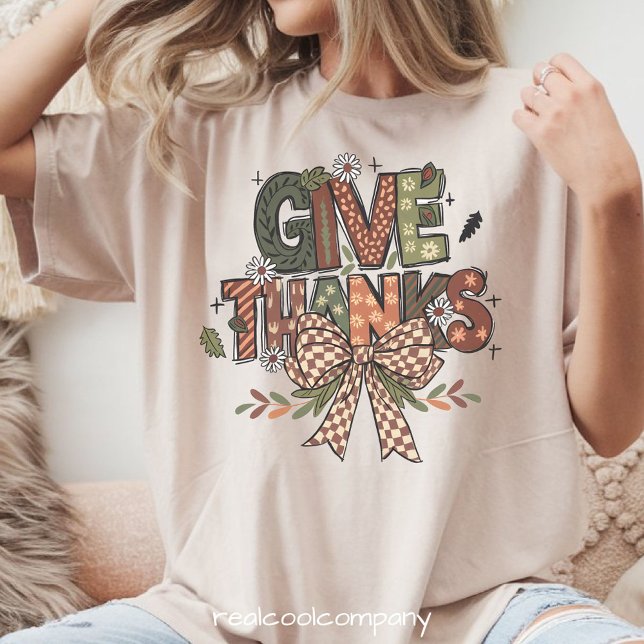 Give Thanks Boho Patchwork Graphic T Shirt  (Criador carregado)