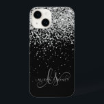 Glam Black Silver Glitter Monograma<br><div class="desc">Capas de iphone de Monograma Elegante Glitter de Prata Negra Glam. Personalize facilmente esta design de capa de telefone de chica moderna com elegante brilho prateado num fundo preto. O design apresenta seu monograma manuscrito com toalhetes bonito e nome.</div>