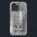 Glam Chic Silver Glitter Drives Monograma Metal<br><div class="desc">Cinza elegante, moderna, cinzenta prateada goteja cinza nome personalizado metálico e capas de iphone monograma. Este design apresenta pingos de brilho de cinza prateada em fundo de metal escovado de cinza com modelo de texto personalizado monograma inicial e nome próprio personalizado. Um presente feminino perfeito para mulheres e raparigas que...</div>