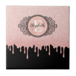 Glitter Dourado Rosa preto gira monograma<br><div class="desc">Um brilho de ouro entre preto e rosa pálpebra goteja azulejo cerâmico com um elegante monograma de rolagem. Personalize-o para si mesmo ou para um presente! Projetado para você pelo Blackberry Boulevard.</div>