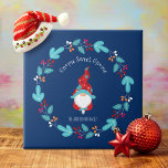 Gnome Sweet Gnomo Blue Modern Elf Floral Wreath<br><div class="desc">Gnome doce. Um gnomo giro, engraçado e caprichoso em vermelho e azul empoeirado junto com uma coroa floral escente, azul, vermelha e laranja, tudo sobre fundo azul marinho, irá alegremente ajudar a decorar sua cozinha para as férias. Sinta o calor e a alegria desta estação festiva sempre que você usa...</div>