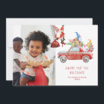 Gnomos e Papais noeis | Cartão com fotos de férias<br><div class="desc">Os gnomos felizes são as estrelas deste tema de feriado! Um tema divertido e moderno de Natal que certamente faz alguém sorrir. Feriados são uma parte importante de qualquer cultura, e quando a estação chega, é tudo sobre novas memórias de fazer e diversão com a família e os amigos. Por...</div>