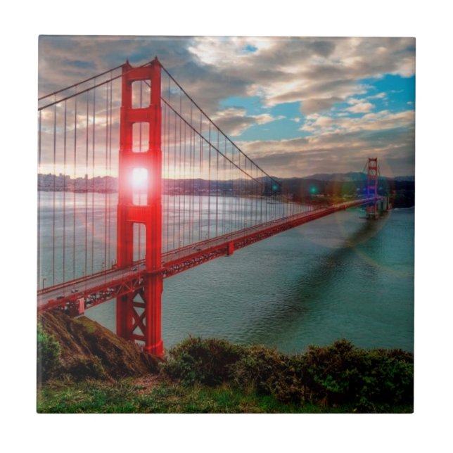Golden gate bridge com o Sun que brilha (Frente)
