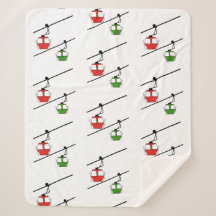 gondolas vermelhas e verdes no cobertor branco