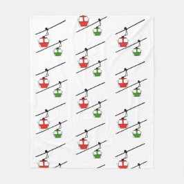 gondolas vermelhas e verdes no cobertor branco