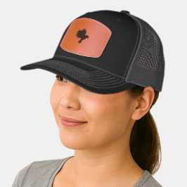 Gorro preto com uma mancha oval marrom