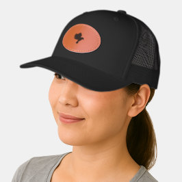 Gorro preto com uma mancha oval marrom