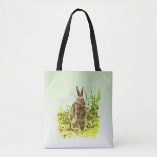 Grama verde com Saco de Tote de Coelho Marrom