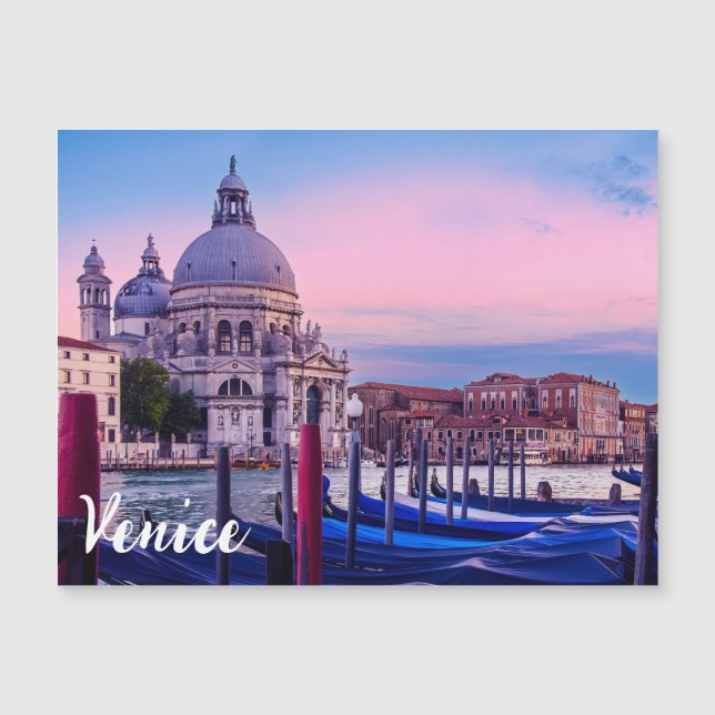 Grande Canal com gondolas e igreja em Veneza (Frente)