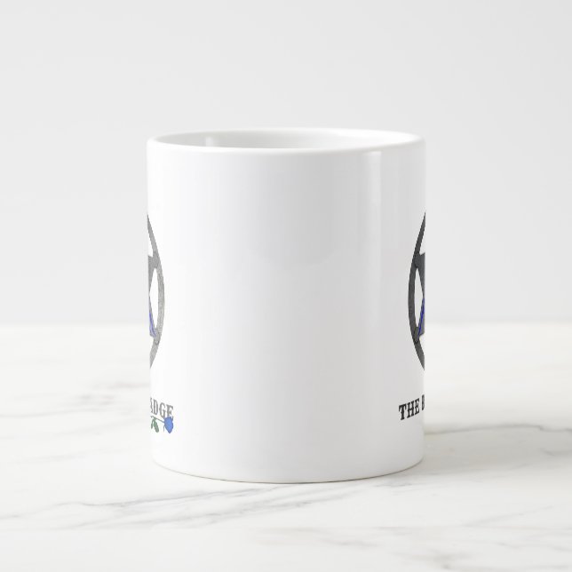 Grande Caneca de Café Branca com Emblema Rural (Frente)