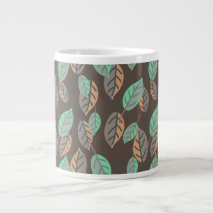 Grande caneca de café com folhas da floresta