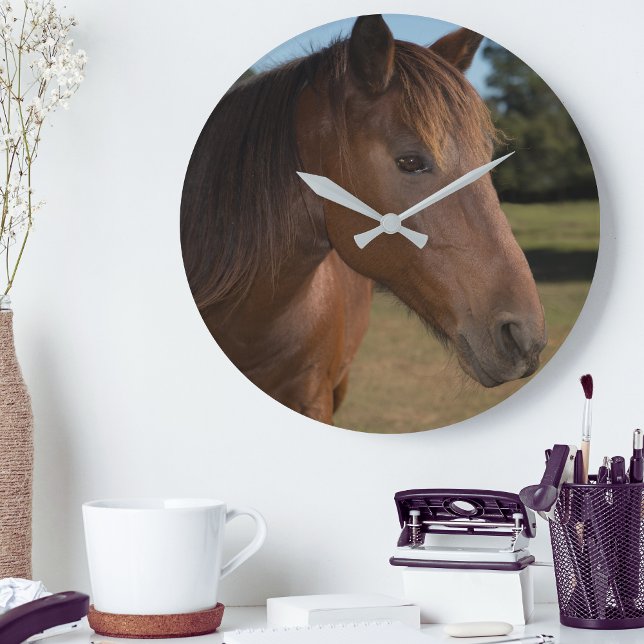 Grande Cavalo no Relógio Redondo (Equestrian Brown Horse Large Clock)