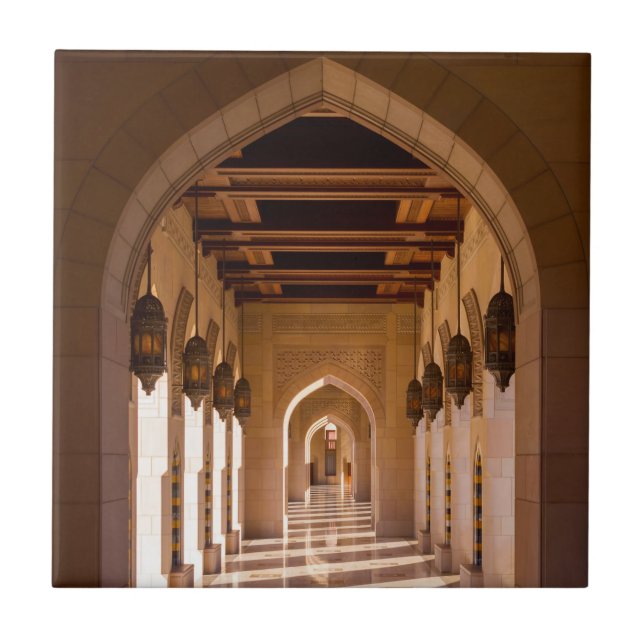 Grande Mesquita de Sultan Qaboos em Muscat, Omã (Frente)