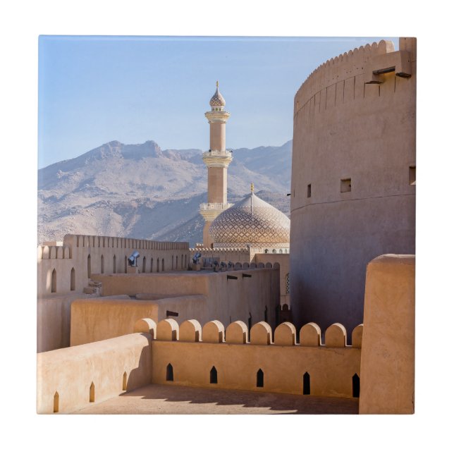 Grande mesquita e minarete em Nizwa - Omã (Frente)