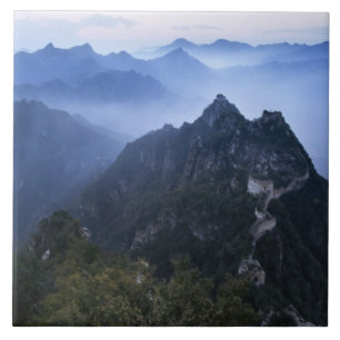 Grande Muralha na névoa da manhã cedo, China