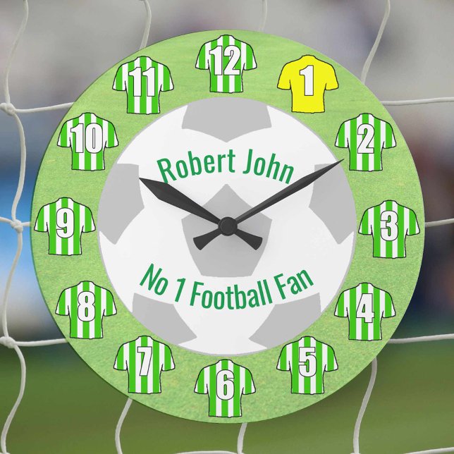 Grande Relógio de Futebol - Camisas Listradas Verdes (Green and white striped football shirts on a clock for number 1 fan)