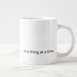 Grande Uma Coisa de Cada Vez – Caneca de Café de Apoio Ca