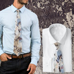 Gravata Abstrato azul e bege<br><div class="desc">Abstrato azul e bege padrão urbano com letra. A gravata do pescoço do "padrão de parede rachada" é um presente excelente para aqueles que querem encontrar beleza na vida cotidiana ou amar o estilo do grunge,  para aqueles que têm uma alma jovem.</div>