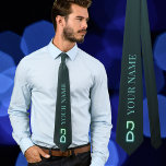 Gravata Adicione seu nome Dj Desfit Dejay Neck Tie<br><div class="desc">Linda gravata personalizada com a palavra "DJ" e um texto personalizável de nome em uma matiz azul-lacrimejante sobre um fundo gradiente de preto. Equipamento único,  mas bonito para DJs/DJanes. O texto é personalizável.</div>