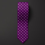 Gravata Alvejeiras<br><div class="desc">Um pequeno padrão diagonal de futebol enfeita esta gravata clássica de pescoço roxo, ideal para um fã de futebol com um estilo conservador. Certifique-se de verificar nossas meias de jogo que apresentam o mesmo padrão de futebol.</div>