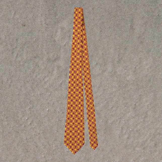 Gravata Arizona Pop Art Checkerboard Maroon Gold (A tie featuring the US state of Arizona in a maroon and gold yellow pattern)