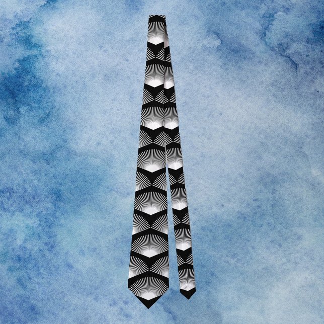 Gravata Art Deco Padrão de Ventilador Branco Preto (A tie with an art deco white fan pattern on a black background.)