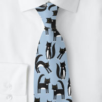 Azul, preto e branco, de smoking