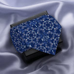 Gravata Azulejo ornamentado Clássico Azul e Branco Mediter<br><div class="desc">Design de gravata de ornamentado elegante no estilo mediterrânico,  com um padrão uniforme feito de ornamentos azuis e brancos.</div>