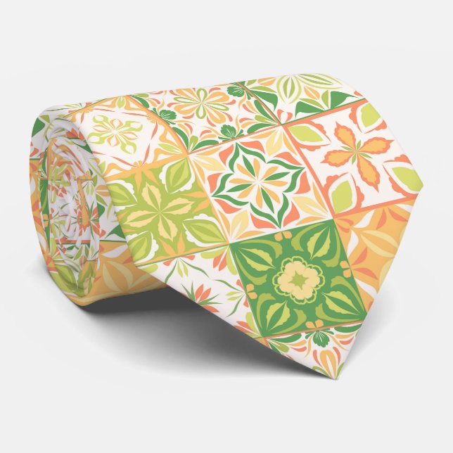 Gravata azulejos ornamentados em verde e amarelo (Rolled)