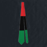Gravata Bandeira da UNIA Pan-Africana<br><div class="desc">A bandeira pan-africana - também conhecida como bandeira da UNIA,  bandeira afro-americana,  bandeira da Libertação Negra e vários outros nomes - é uma bandeira triangular composta por três bandas horizontais iguais de (de cima para baixo) vermelho,  preto e verde.</div>