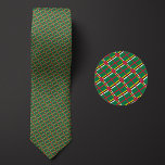 Gravata Bandeira do padrão Dominica<br><div class="desc">Flag of Dominica Pattern Necktie destaca as cores nacionais do país a distância,  usando uma design inteligente angular. Após uma inspeção mais atenta,  o padrão repetitivo,  sem descontinuidades,  de bandeiras minúsculas mostra a bandeira nacional do país de uma forma esteticamente agradável.</div>