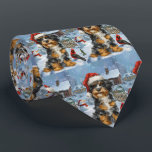 Gravata Bernedoodle Dog Winter Wonderland Christmas<br><div class="desc">Este design festivo captura o espírito alegre da época de férias, apresentando um adorável filhote vestindo um chapéu de Papai Noel. O cachorro está aninhado numa terra maravilhosa de inverno, completo com um boneco de neve, uma árvore de Natal decorada, e presentes lindamente envoltos. Os flocos de neve caem suavemente,...</div>