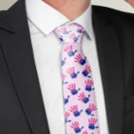 Gravata Bi-cinco LGBTI<br><div class="desc">Saia com confiança e cor nessas meias que chamam a atenção, com as vibrantes cor-de-rosa, roxo e azul da bandeira do orgulho bissexual. O design de impressão digital divertida dá um toque pessoal e expressivo, fazer essas meias de uma maneira divertida de compartilhar sua identidade. Perfeito para eventos do Orgulho,...</div>