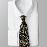Gravata Black Boho<br><div class="desc">Tinta do pescoço do Boho Negro. Este na moda e elegante colar Boho apresenta lindas flores silvestres de cor d'água pintadas manualmente,  organizadas em um lindo padrão. Encontre itens correspondentes na Coleção de Casamentos de Flor Selvagem Moody Black Boho.</div>