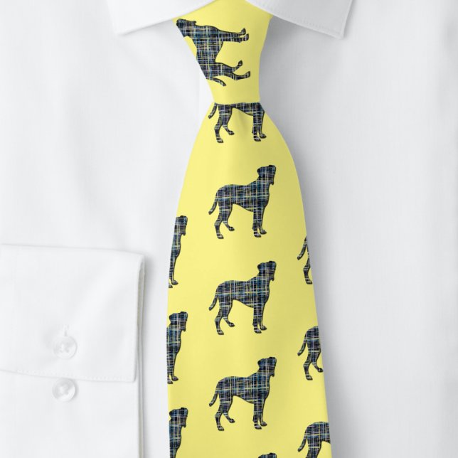 Gravata Cachorro Amarelo e Azul Linhas da Grade Amarelo (Boxer dog silhouette grid pattern tie on yellow background close up tie)