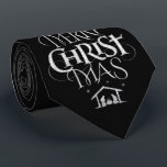 Gravata Caligrafia Religiosa de Chalkboard Merry CHRISTmas<br><div class="desc">Dizemos sempre "Feliz Natal", mas esquecemo-nos muitas vezes da origem das palavras. Esta arte apresenta uma letra de mão original que no seu design único conta a história do Natal, de forma simples e elegante, na aparência do quadro. Mostre seu espírito de Natal para a família e amigos quando eles...</div>