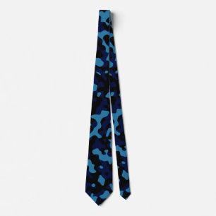 Gravata Camuflagem marinho azul no céu azul e preto