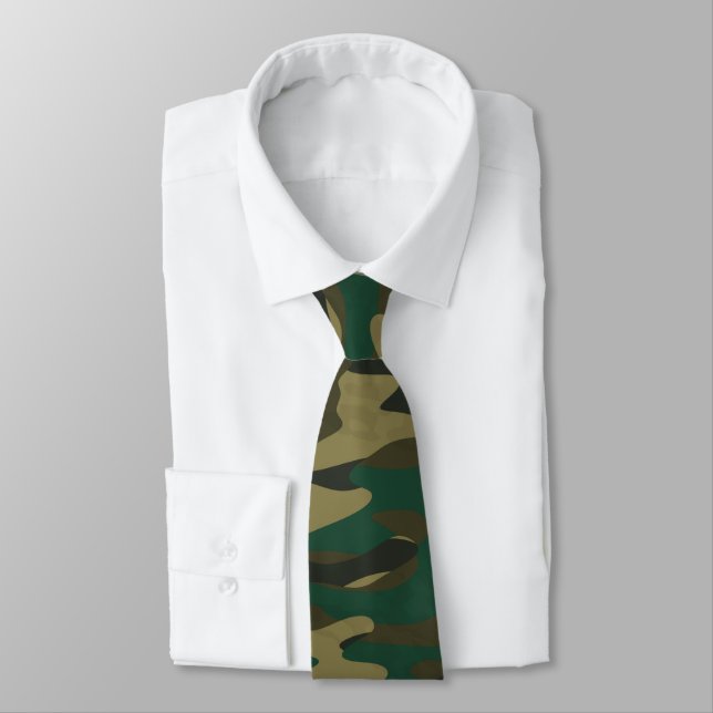 Gravata Camuflagem Tons de Verde (Amarrado)