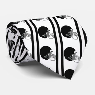 Gravata Capacete Negro de Futebol no Necktie Branca