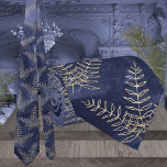 Gravata Casamento de Folha de Fern Azul e Dourada do Marin<br><div class="desc">Um elegante marinho azul-d-água pintado de fundo com ouro de samambaias gravata no pescoço.</div>
