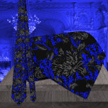 Gravata Casamento Gótico Damasco Floral Negro e Azul<br><div class="desc">Uma gravata azul e preta do pescoço de casamento,  que apresenta um damasco floral misturado com flores de cinza e flores da vintage. Faz uma gravata perfeita para o noivo e padrinhos de casamento.</div>