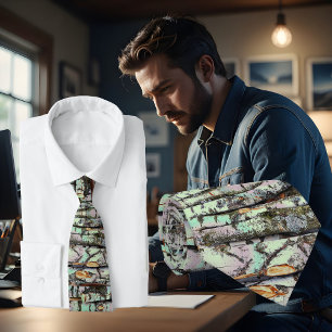 Gravata Cena em close-up de tocos de tronco de bétula, cha