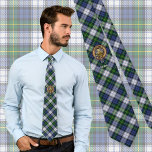 Gravata Clan Gordon Crest sobre Dress Tartan<br><div class="desc">Crachá de clã Gordon crest cercado por uma correia e fivela sobre fundo de tartã vestido. Texto personalizado.</div>