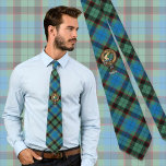 Gravata Clan Guthrie Crest sobre Tartan<br><div class="desc">Crachá da crista Clan Guthrie cercado por uma correia e fivela sobre fundo tartano. Custom Text.</div>