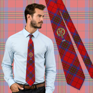Gravata Clan Leslie Crest sobre o Red Tartan