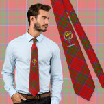 Gravata Clan MacDonald do Keppoch Crest sobre Tartan<br><div class="desc">Clan MacDonald do crachá da crista Keppoch cercado por uma correia e fivela sobre fundo tartano. Texto personalizado.</div>