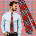 Gravata Clan MacFarlane Crest sobre Red Tartan<br><div class="desc">Crachá da crista Clan MacFarlane rodeado por uma pulseira e fivela sobre fundo de tartã vermelho. Custom Text.</div>